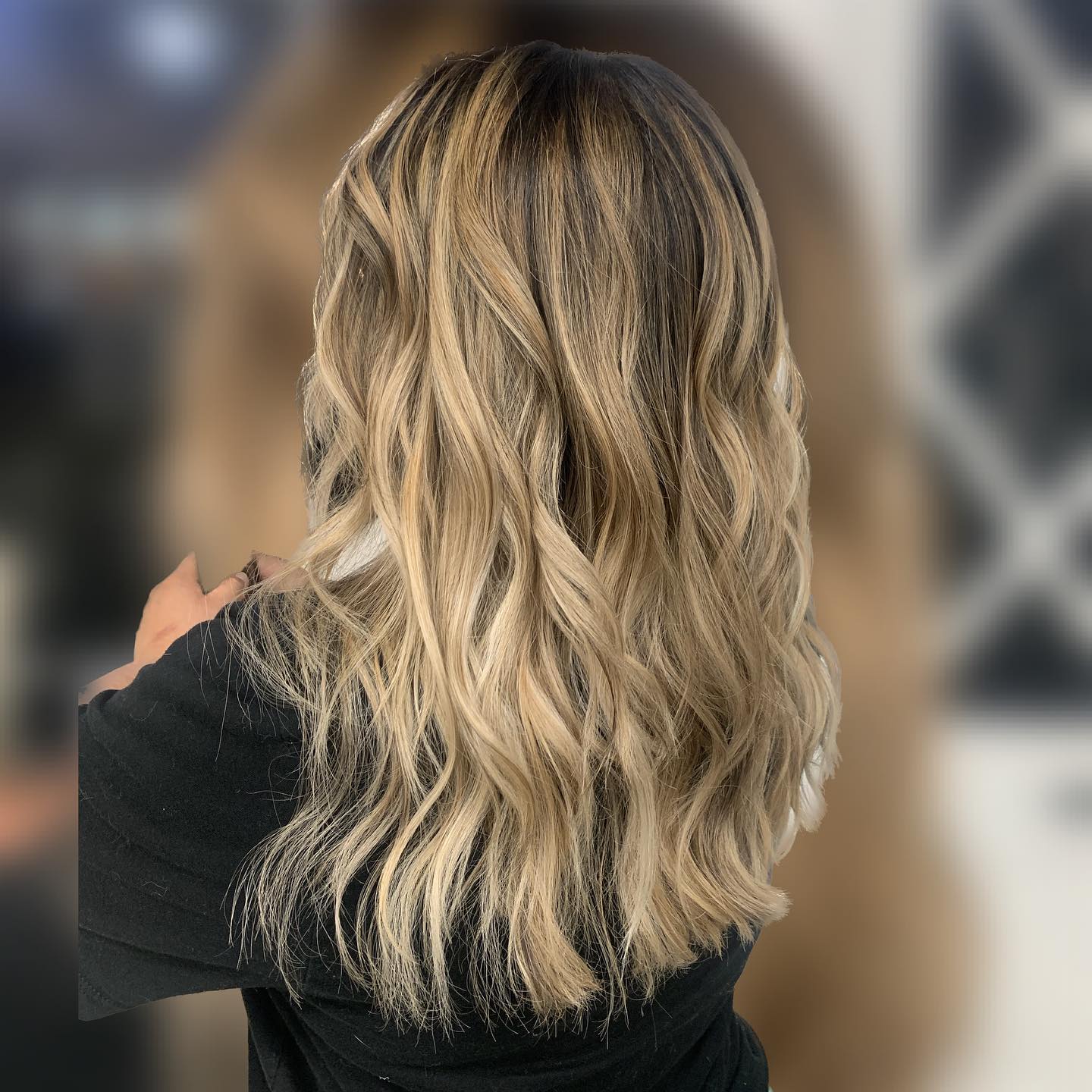 straight blonde reverse ombre hair
