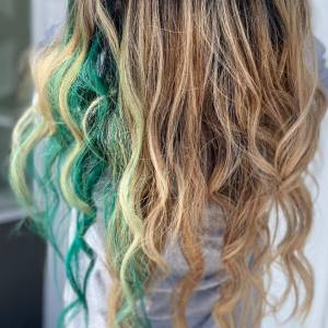 pops-of-green-hair